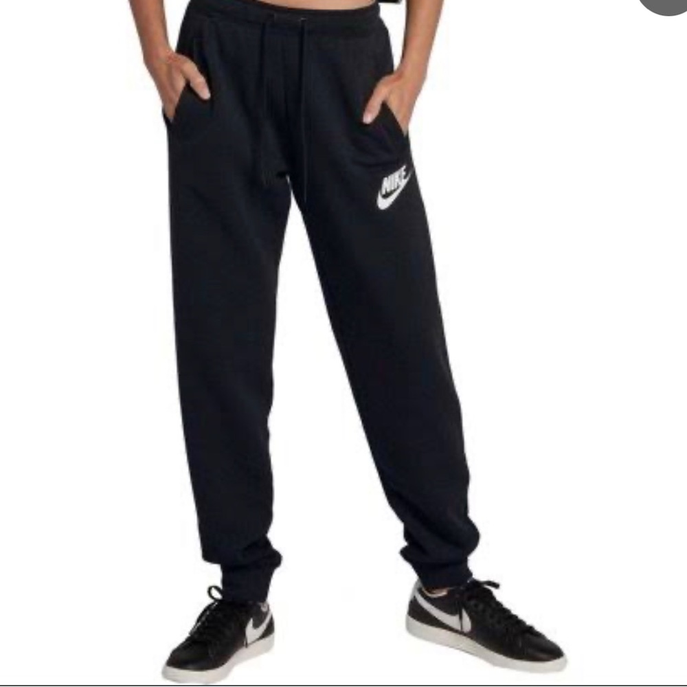 Nike womens jogger sweats. Good condition.